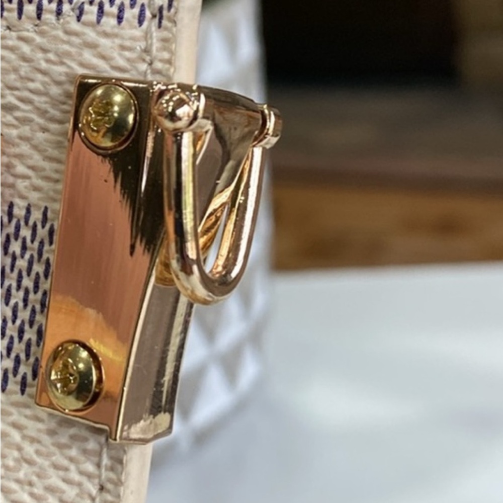 ❤️authentic pouch - Picture 14 of 14